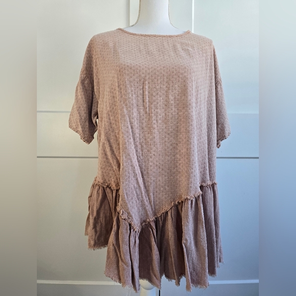 Easel Women's Textured Tan Tunic - Picture 1 of 11